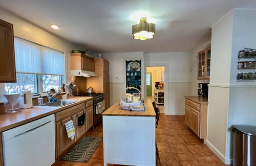 Great Barrington House | Great Barrington Farmhouse near Lake Mansfield