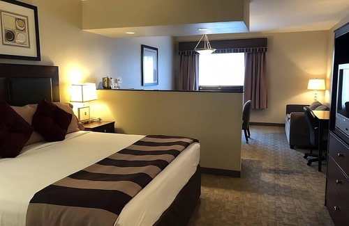 Killeen Hotel | GREAT ESCAPE! 1 COMFY UNIT, POOL!