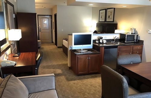 Killeen Hotel | GREAT ESCAPE! 1 COMFY UNIT, POOL!