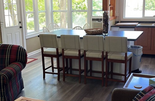 Fish Creek Cottage | Great location 2 minutes Walking to downtown and to the lake