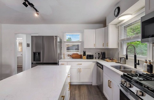 Westmont House | Great Location! Beautiful Home Near Downtown Westmont