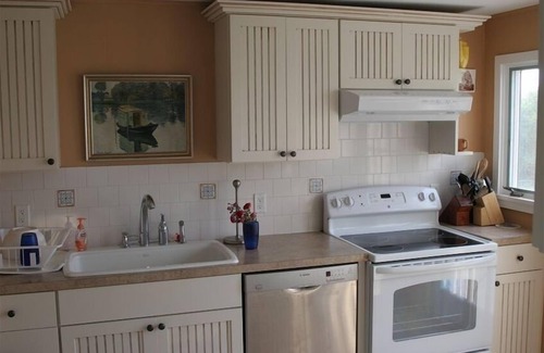 Little Compton House | Great Location Next to Tappan's Beach.