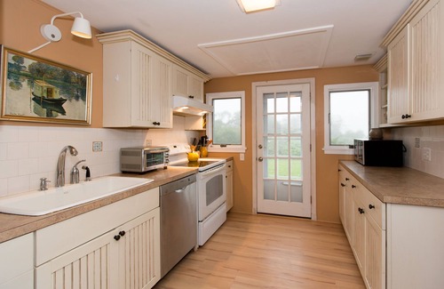 Little Compton House | Great Location Next to Tappan's Beach.