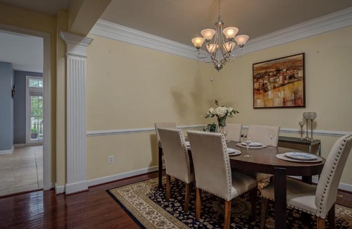 Lorton Villa | Great Location with 2 King beds 2 queen beds