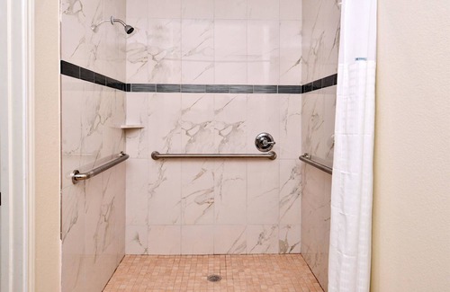 Spring Hotel | Great Relaxing Overnight Stay! Comfortable Unit! Close to ExxonMobil Campus!