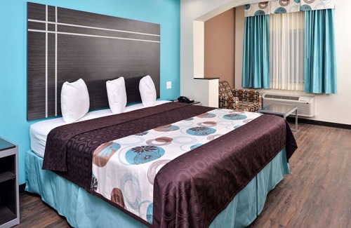 Spring Hotel | Great Relaxing Overnight Stay! Comfortable Unit! Close to ExxonMobil Campus!