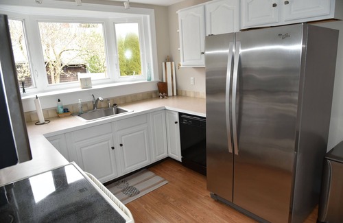 Saunderstown House | Great Saunderstown family friendly cottage short drive to beach.