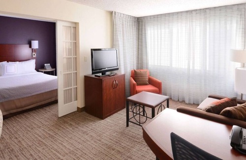 North Dallas Apartment | Great value hotel in Dallas! Pets are welcome! FREE Parking & Breakfast, Pool!