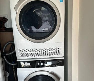 Milton Park Apartment | Great view 1BDRM APTR in heart of Montreal DWTN