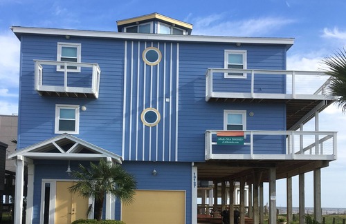 Bermuda Beach House | Great Views - 1 Min Walk to Beach - Sleeps 22 - Elevator