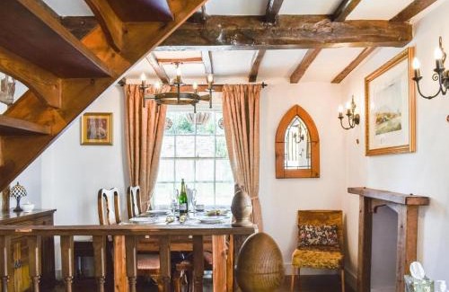 Wingham House | Great Walks & Local Pubs, Pets welcome & Free parking 10 minutes from the city centre