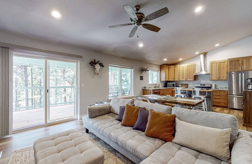 Burnt Ranch Cabin | Green Cabin at Trinity Village