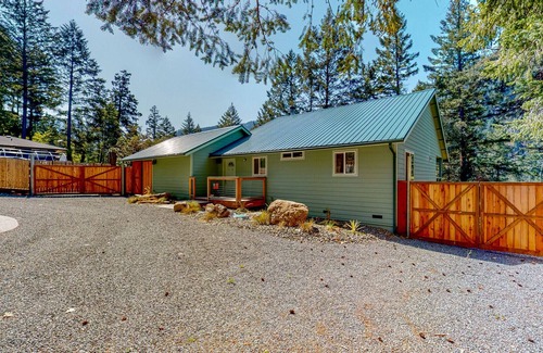 Burnt Ranch Cabin | Green Cabin at Trinity Village