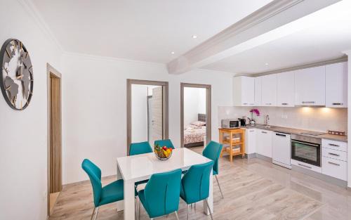 Ljuta Apartment | Green paradise with swimming pool