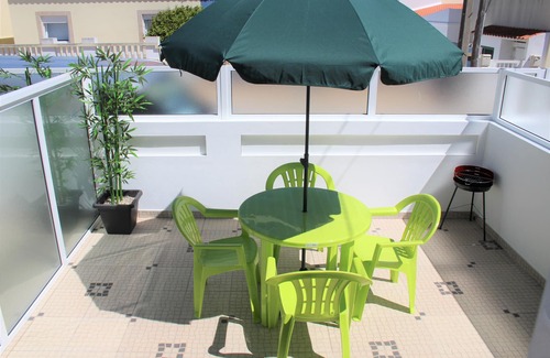 Peniche de Cima Apartment | Green Studio with private patio, 200 meters, 3 min by foot Beach of Peniche