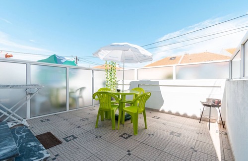 Peniche de Cima Apartment | Green Studio with private patio, 200 meters, 3 min by foot Beach of Peniche