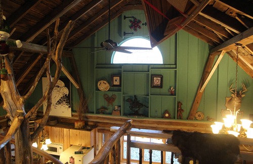 Amherst Cottage | Green, unique, comfortable, open loft cabin