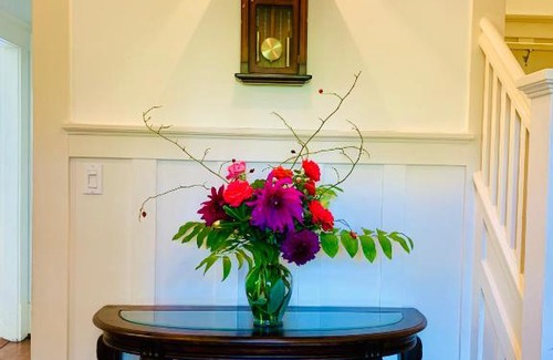 Shaughnessy Villa | Green Villa in Shaughnessy - Free Parking - Pet-Friendly