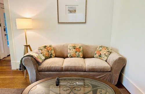 Shaughnessy Villa | Green Villa in Shaughnessy - Free Parking - Pet-Friendly