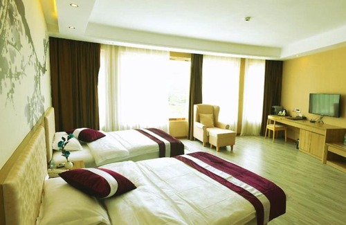 Baxoi County Hotel | GreenTree Inn Changdu Basu Ranwu Lake Spot Express Hotel