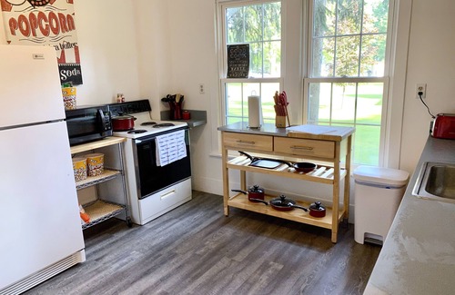 Grass Lake House | Grey Wolf Family Style Cottage on Wolf Lake Waterfront