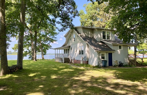 Grass Lake House | Grey Wolf Family Style Cottage on Wolf Lake Waterfront
