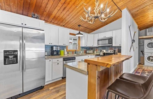 Stowe Area Apartment | Griffin Chalet 5 ~ mile to Stowe