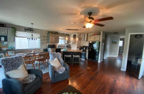 Columbia Falls House | Grizzly Glacier