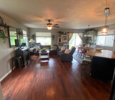 Columbia Falls House | Grizzly Glacier