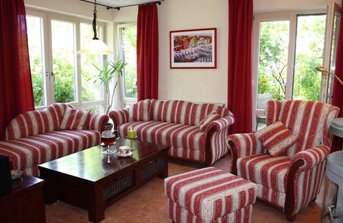 Frickenfelden Apartment | Große Ferienwohnung mit Garten