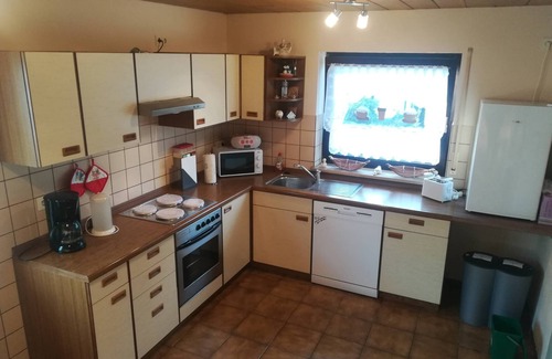 Schwarzenbach an der Saale Apartment | Große und gemütliche Ferienwohnung mit überdachtem Freisitz und Garten