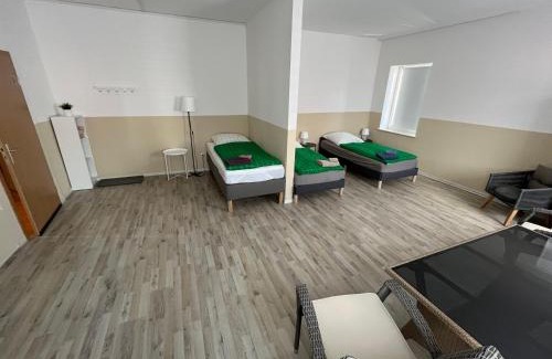 Meine House | Große Zimmer für 3 Personen -Fernseher, Kühlschrank