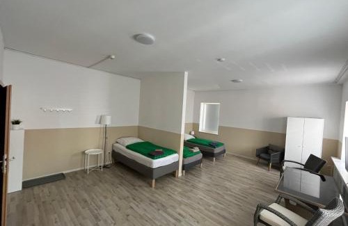 Meine House | Große Zimmer für 3 Personen -Fernseher, Kühlschrank