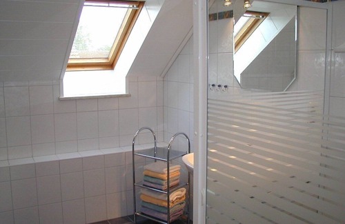 Ellzee Apartment | Großzügige Ferienwohnung (80qm) mit Garten und WLAN