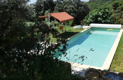 Piolenc Apartment | Ground floor apartment 50m2 with terrace in intimate shady park, swimming pool 12x4 m