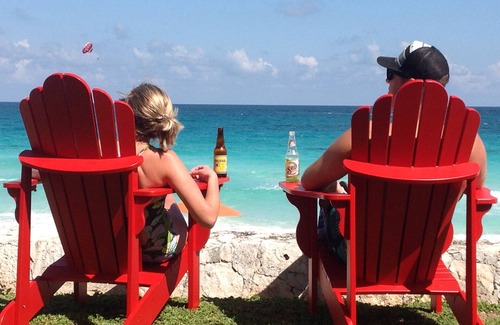 Zona Hotelera Condo | ! GROUND FLOOR! PRIVATE YARD! Pool level Steps to the beach!