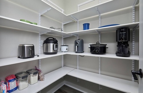 Granger House | Group Friendly 4 Bed 3 Bath Home Sleeps 12 Close to Sports Complexes