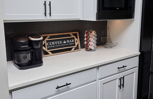 Granger House | Group Friendly 4 Bed 3 Bath Home Sleeps 12 Close to Sports Complexes