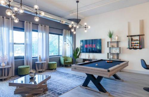 Near South Side Apartment | Group-Friendly 5BR Suite Sleeps 12 with Billiards, Optional Parking and Gym Access Near McCormick Place and Soldier Field