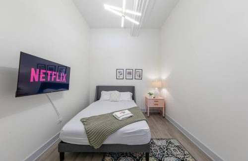 Near South Side Apartment | Group-Friendly 5BR Suite Sleeps 12 with Billiards, Optional Parking and Gym Access Near McCormick Place and Soldier Field