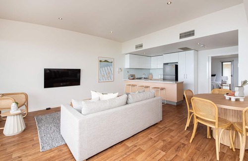 Aspendale Apartment | Groves Sunset Views in Aspendale