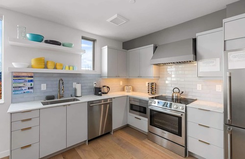 East Queen Anne Apartment | Gryffindor's Braveheart Sweet Suite