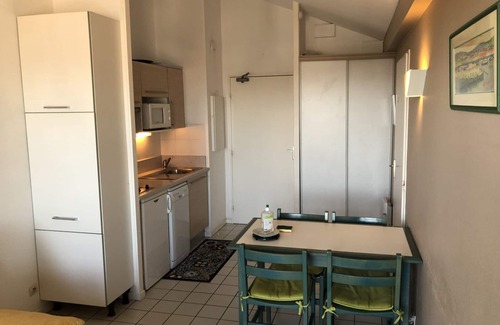 Guethary Apartment | Guéthary: Charmant Appartement avec Terrasse et Accès Piscine, à Proximité de la Plage et du Centre