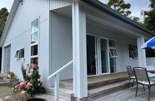 Aongatete House | Guacamole Cottage