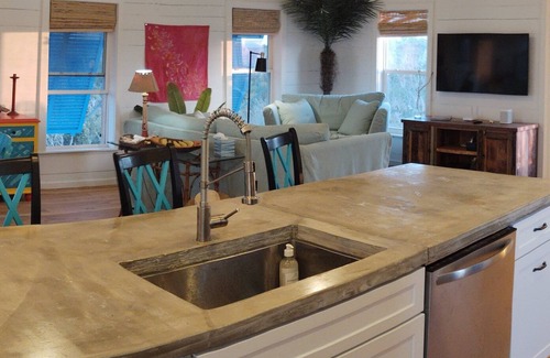 Great Guana Cay Cottage | Guana Breeze Cottage located between Bakers Bay and the settlement of Guana Cay.