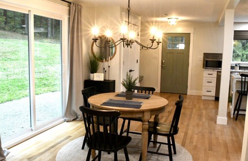 Franklin Cottage | Guest cottage on farmette in mountains with hot tub