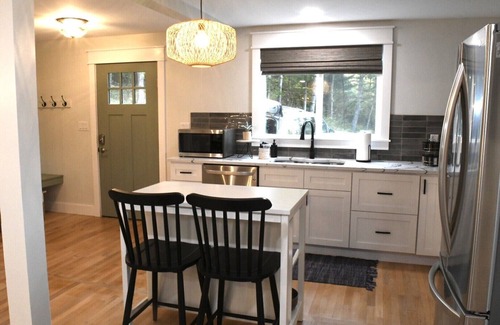 Franklin Cottage | Guest cottage on farmette in mountains with hot tub