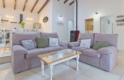 Sardon de los Frailes House | Guest House 'Casa Huidobro Valle' with Private Terrace, Private Garden and Wi-Fi