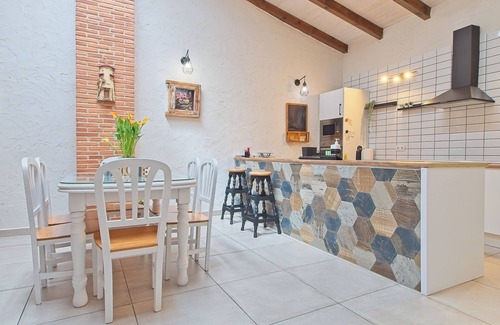 Sardon de los Frailes House | Guest House 'Casa Huidobro Valle' with Private Terrace, Private Garden and Wi-Fi