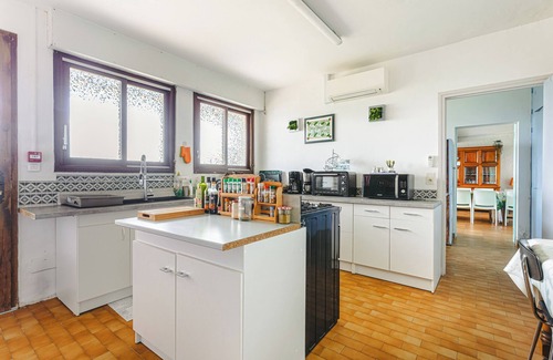 Genouille Bed & Breakfast | Guest Room "Rubis" with Private Garden, Wi-Fi and Air Conditioning